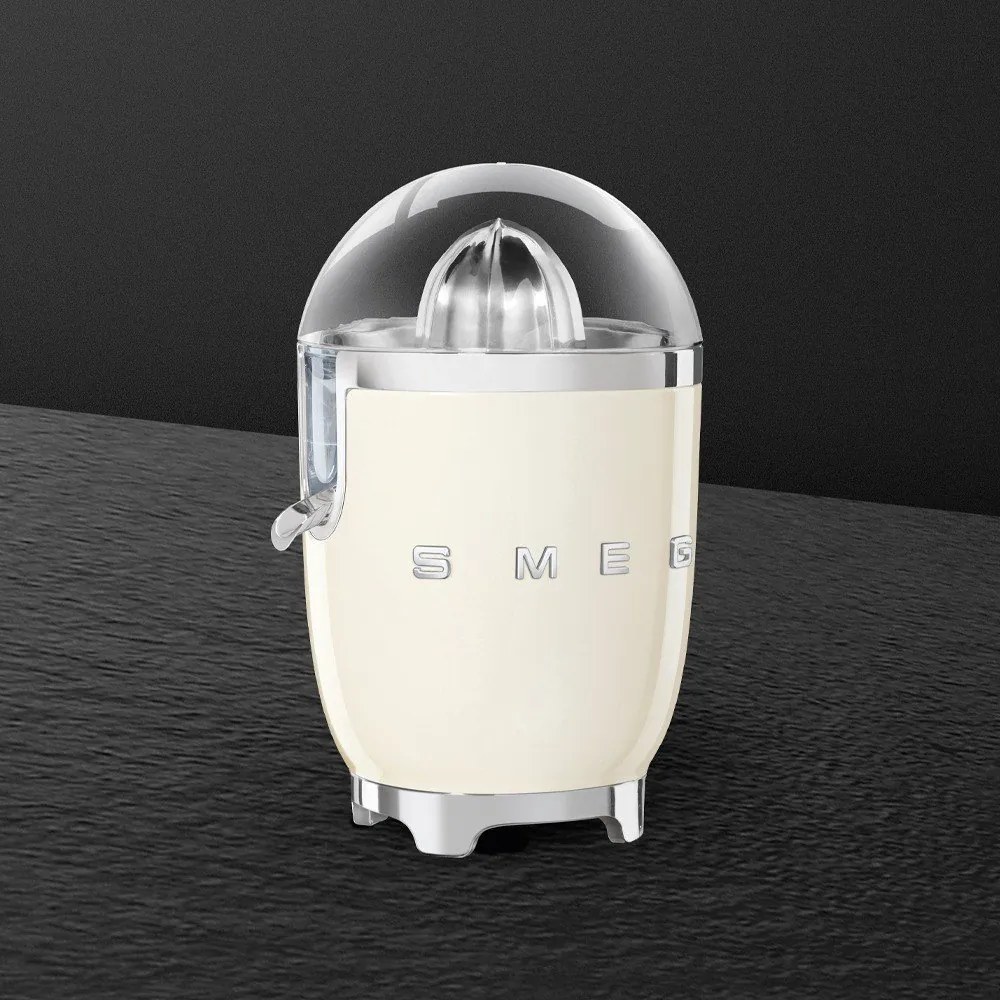Krémovobiely odšťavovač 50's Retro Style – SMEG