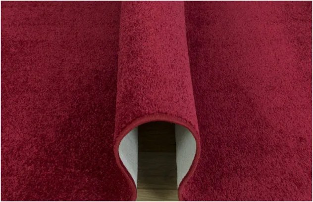Metrážny koberec Dynasty 58 bordový