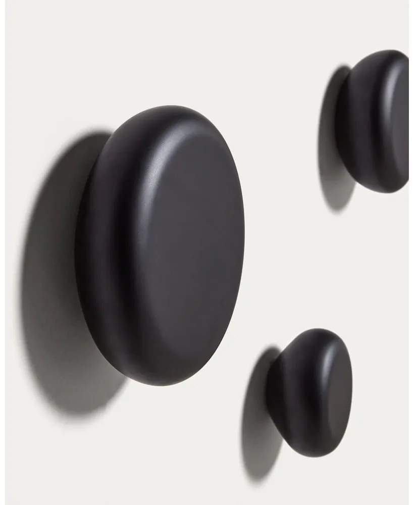 Čierne nástenné drevené háčiky v súprave 3 ks Nadue – Kave Home