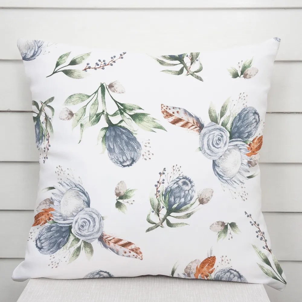 Biante Bavlnená obliečka na vankúš Sandra SA-707 Modré kvety Protea na bielom 45 x 45 cm