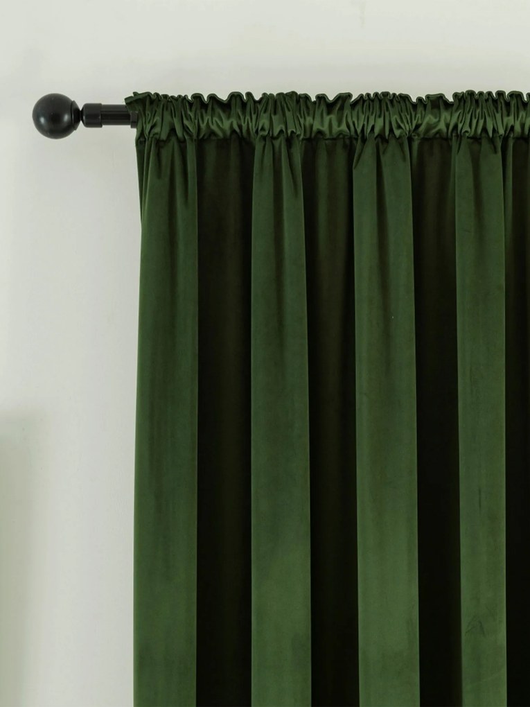 Zamatové zatemňovacie závesy Cesar tmavo zelené - 140 x 250 cm (2ks) - riasiaca stuha