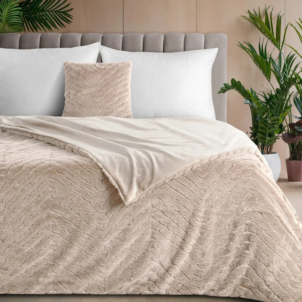 CHLPATÁ DEKA KATE 150X200 CM BÉŽOVÁ