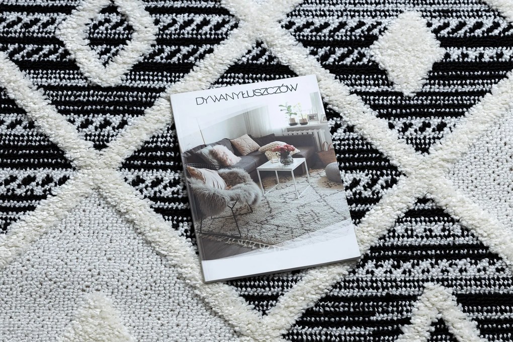 Koberec MAROC P662, čierno-biely, vzor diamant,Marocký Shaggy