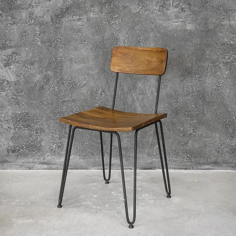 Industriálna kovová stolička s dreveným sedákom a dreveným operadlom 50x40x80 cm