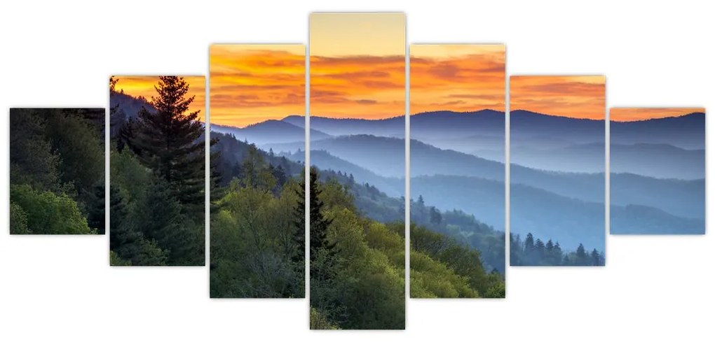 Obraz horskej krajiny pri západe slnka