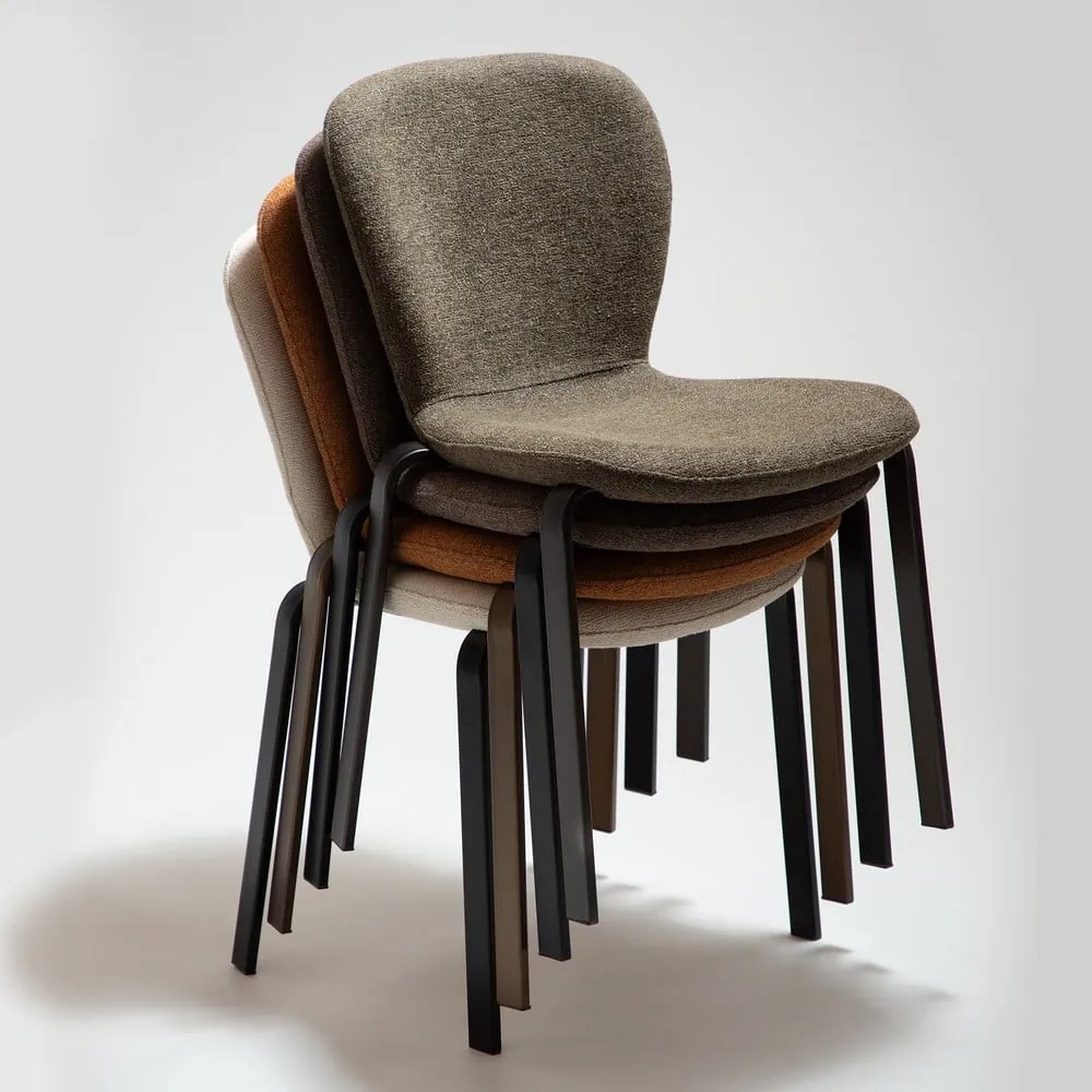 Krémovobiela čalúnená jedálenská stolička Heap – DAN-FORM Denmark