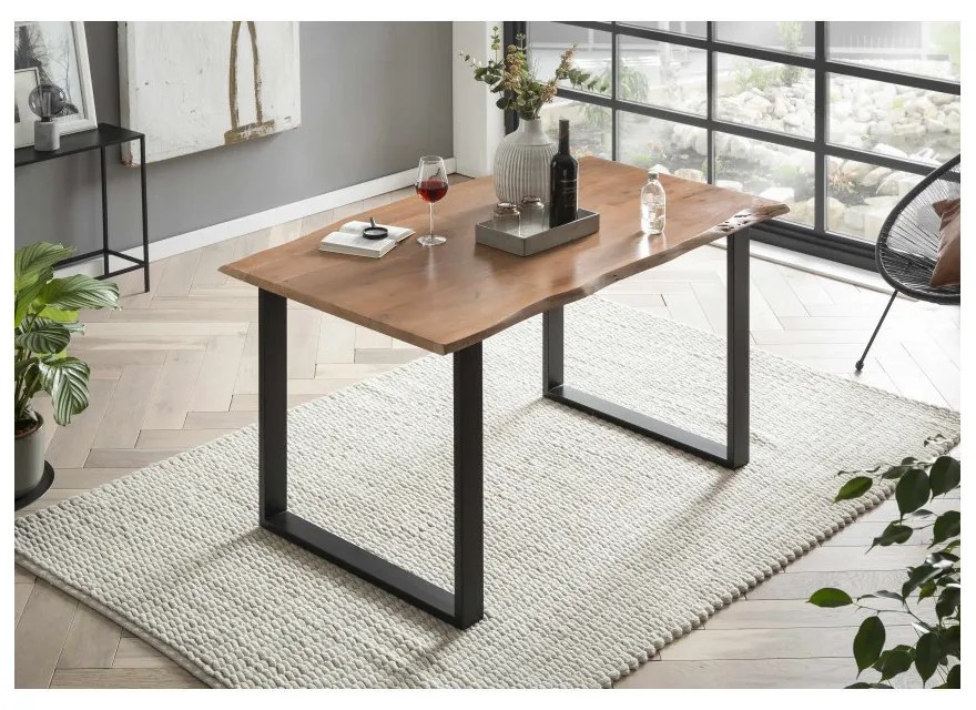 furniture-nabytek.cz - Jedálenský stôl Willy z masívneho akáciového dreva s čiernymi kovovými nohami, lakovaný, prírodný – 120×80 cm