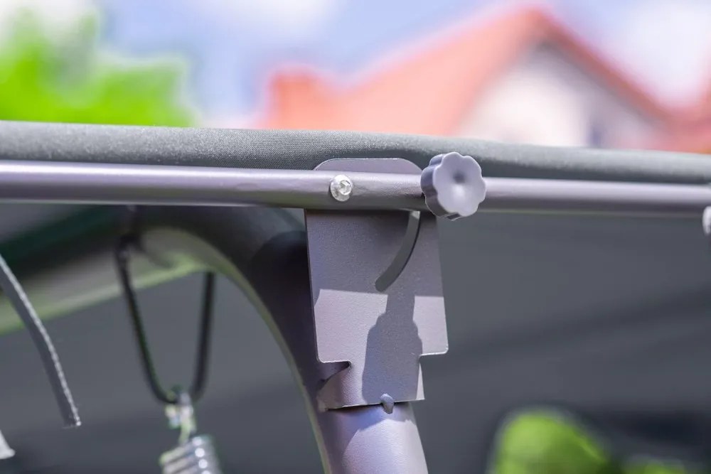 Polohovateľná záhradná hojdačka v sivej farbe