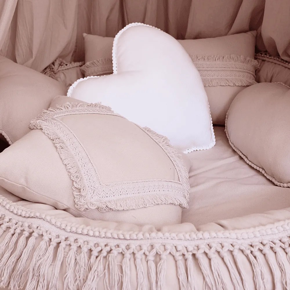 Boho vankúš srdca s bublinkami biela 44 cm