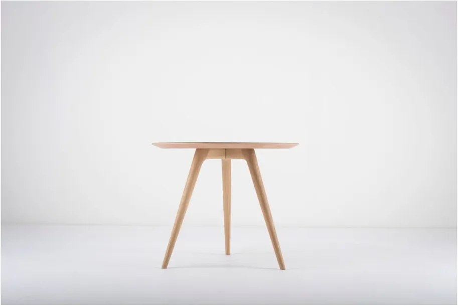 Odkladací stolík z dubového dreva s čiernou doskou Gazzda Arp, ⌀ 45 cm