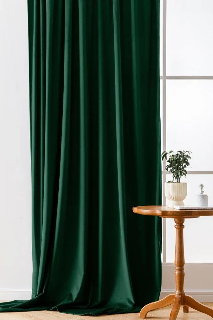 Tmavě zelený zatemňovací závěs VELVET 140x250 cm Zavesenie: Kovové krúžky