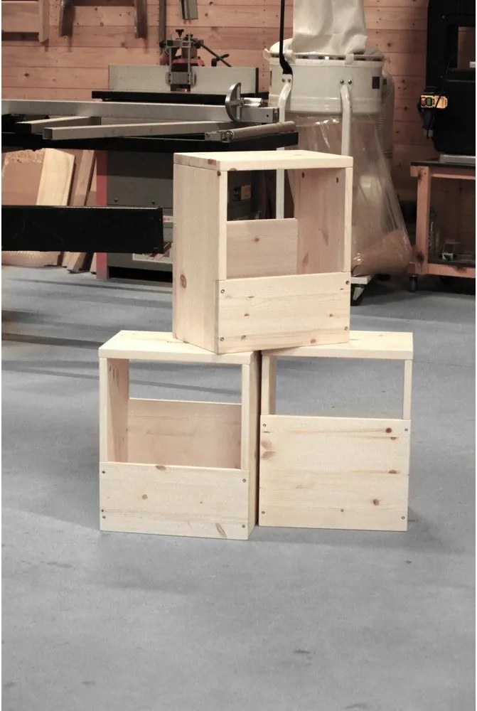 Nočný stolík z borovicového dreva v prírodnej farbe Grab It – Karup Design