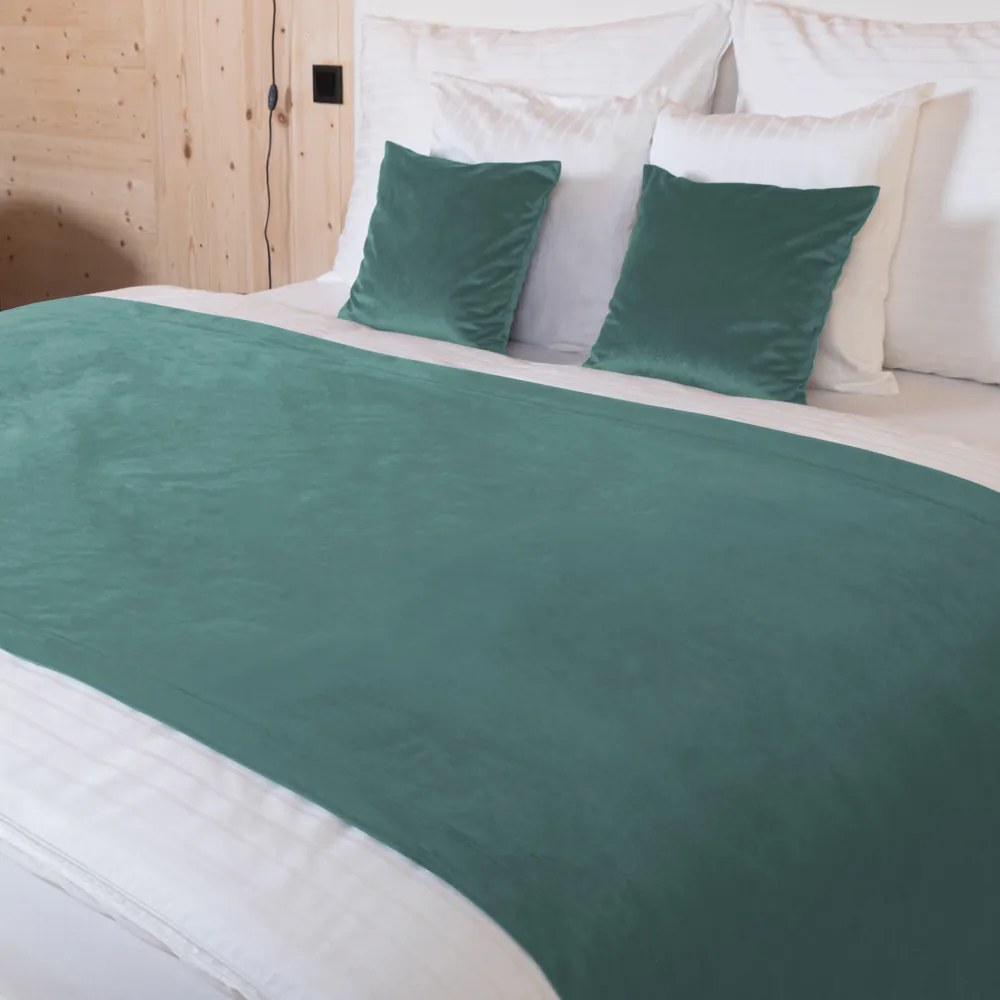 Biante Zamatový prehoz/behúň na posteľ Velvet Prémium SVP-022 Ľadovo zelený 50x180 cm