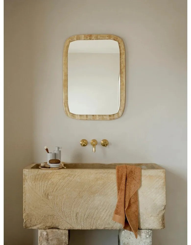 Svetlosivá nádobka na mydlo z polyresínu Kua – Blomus