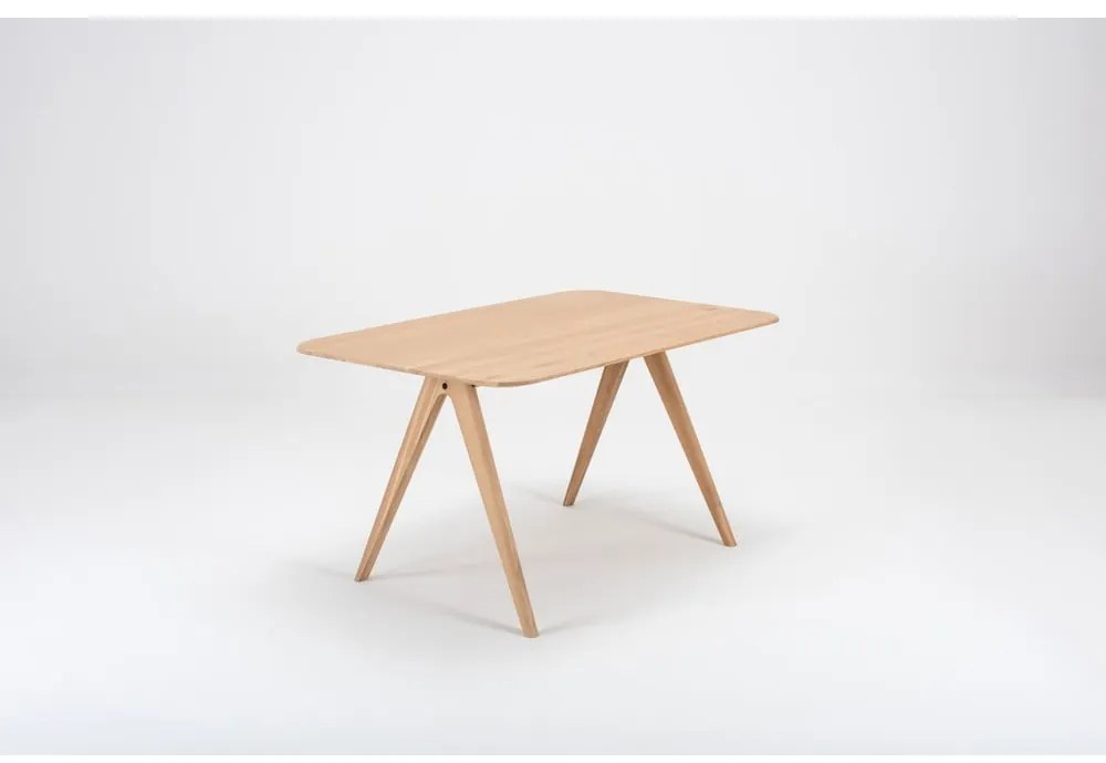 Jedálenský stôl z dubového dreva Gazzda Ava, 140 x 90 cm