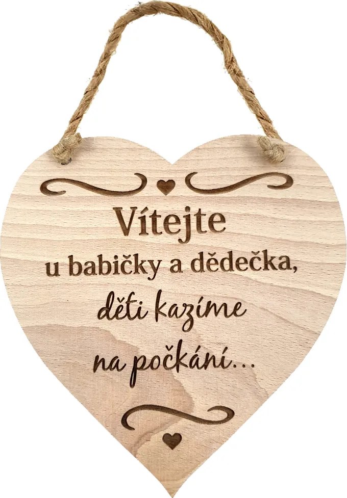 AMADEA Drevené srdce s textom Vitajte u babičky a deduška, deti.., masívne drevo, 16 x 15 cm