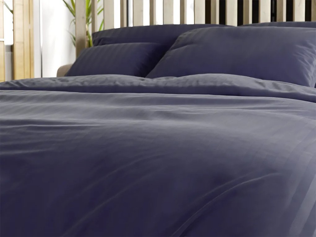 Hotelové obliečky z mikrovlákna JASMINE PURE tmavomodré - prúžok 1 cm Rozmer obliečky: 70 x 90 cm | 140 x 200 cm
