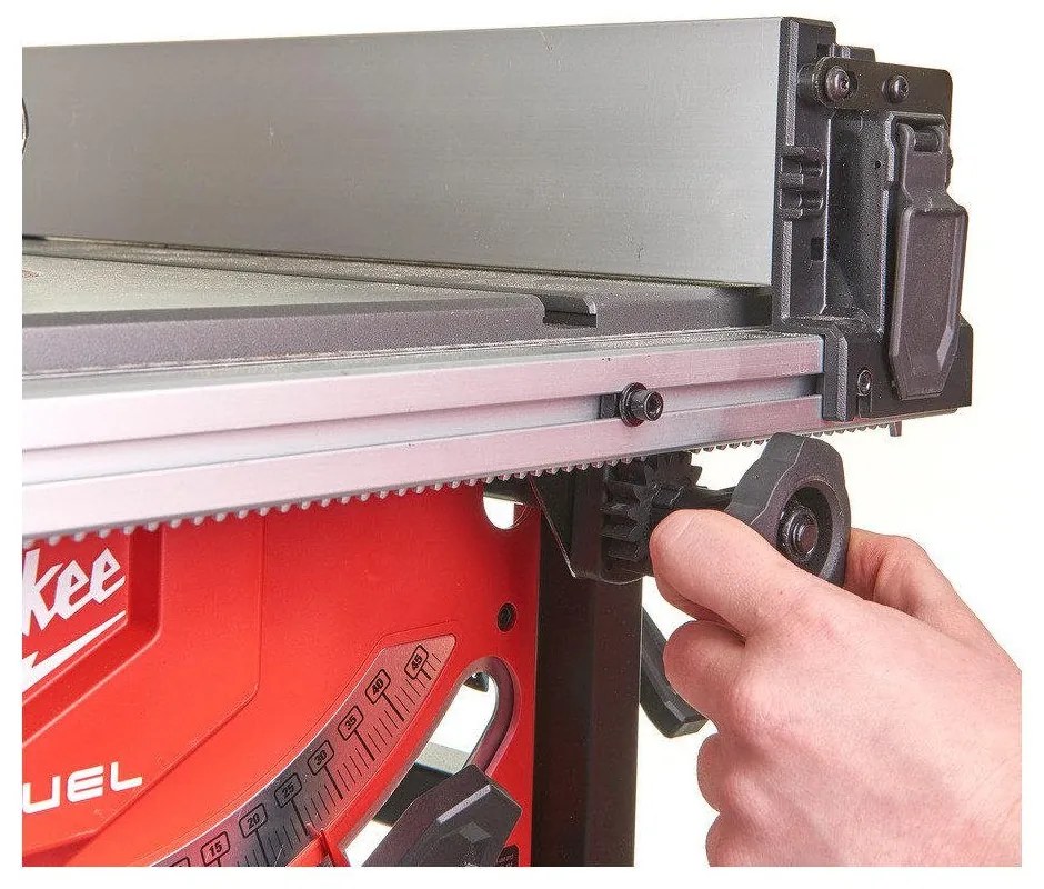 AKU píla stolová - MILWAUKEE M18 FTS210-0; 18 V