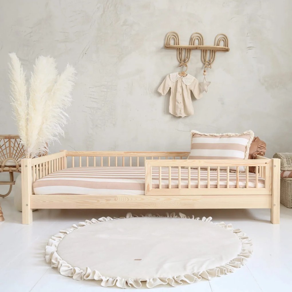 Masívna jednolôžková posteľ Basic so zábranou - 90 x 200 cm / prírodná borovica