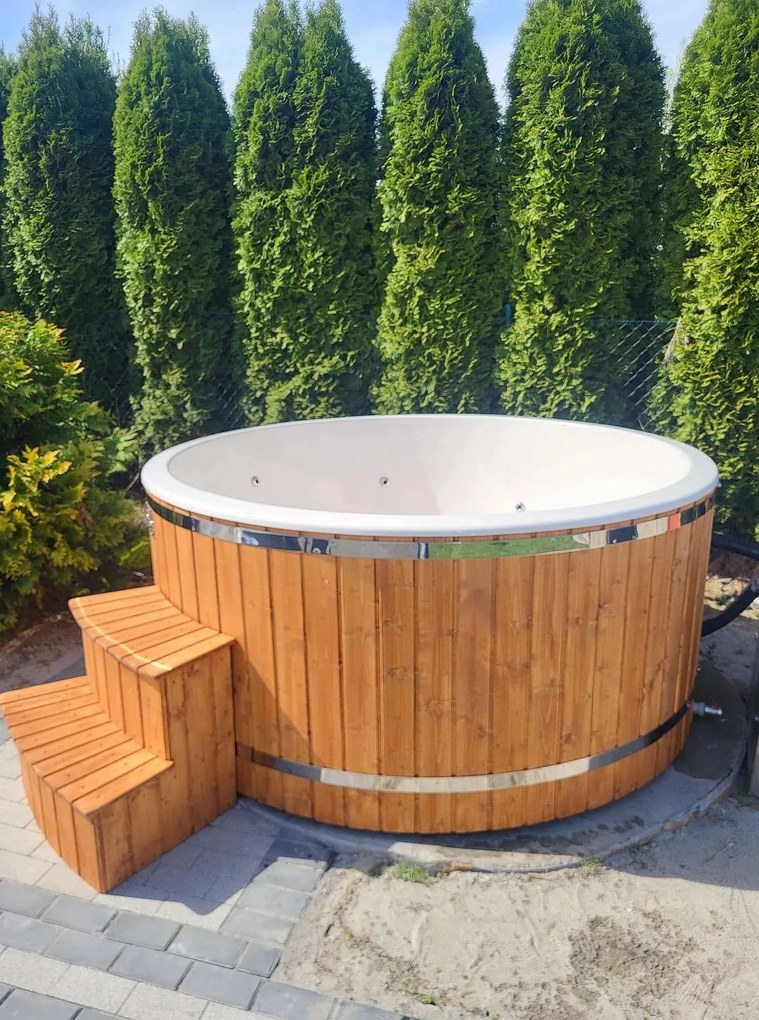Drevená celoročná záhradná vírivka s hydromasážou 225 cm