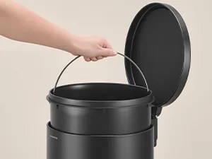 Okrúhly odpadkový kôš Jelis 30 L čierny