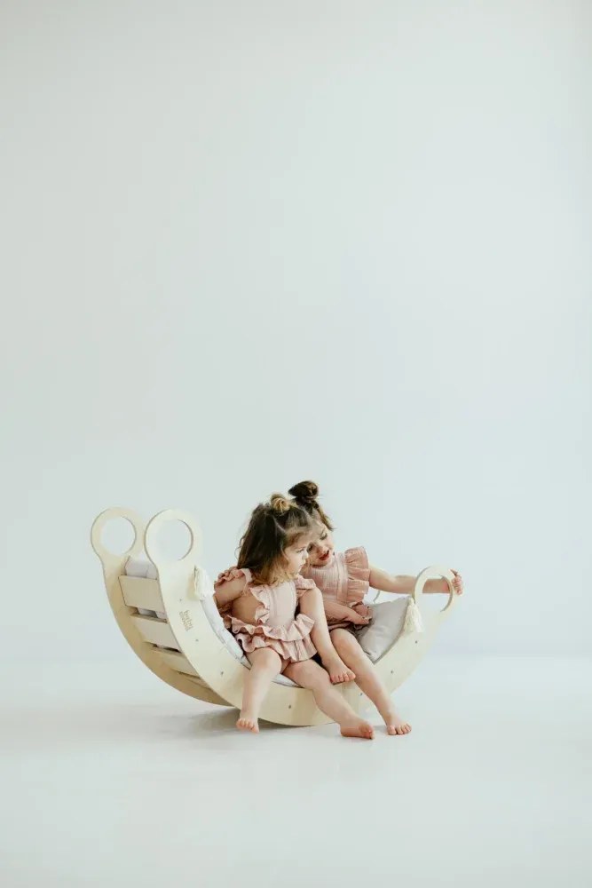 Montessori drevená hojdačka prírodná M Šedá