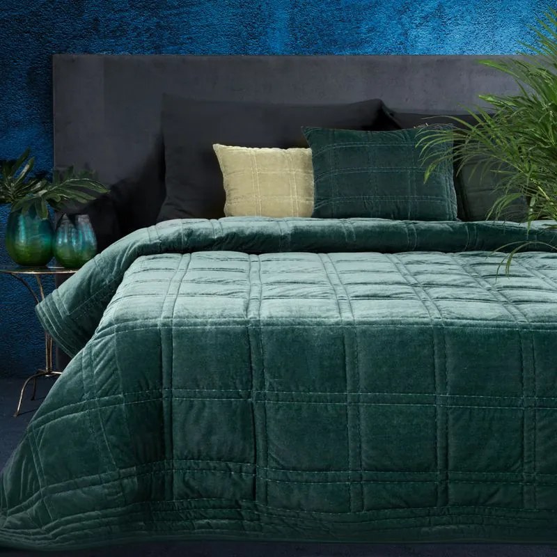 Dekorstudio Luxusný zamatový prehoz na posteľ KRISTIN2 v tmavomätovej farbe Rozmer prehozu (šírka x dĺžka): 170x210cm