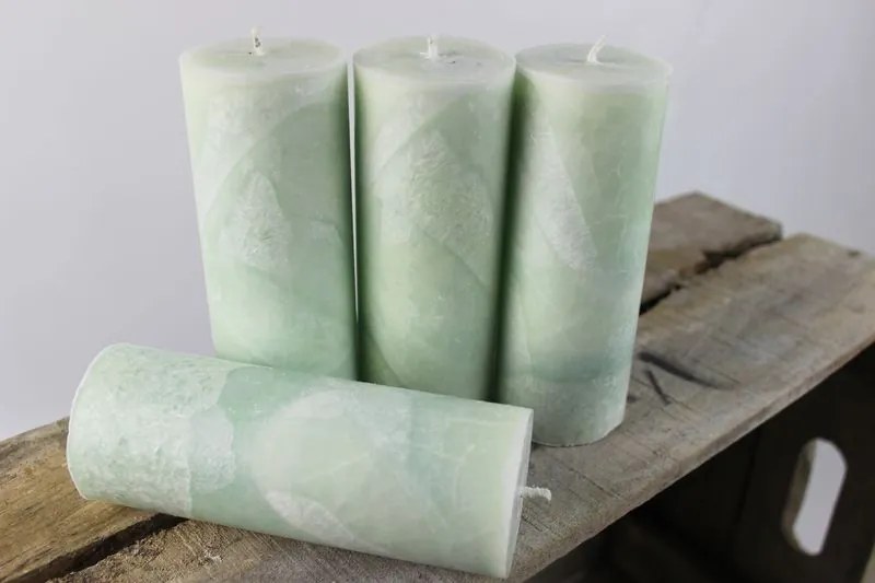 Zelené sviečky v mramorovom dizajne 15cm 4ks