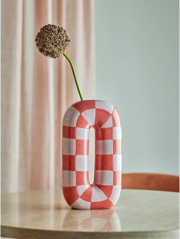 Keramická ručne maľovaná váza v lososovej farbe/krémovobiela (výška 32 cm) Mae – Bloomingville