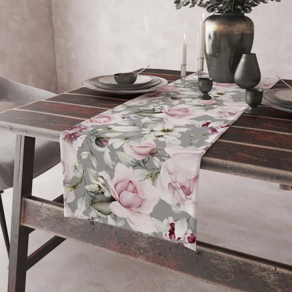 Behúň na stôl s potlačou pivónie na sivej Šírka: 80 cm | Dĺžka: 140 cm