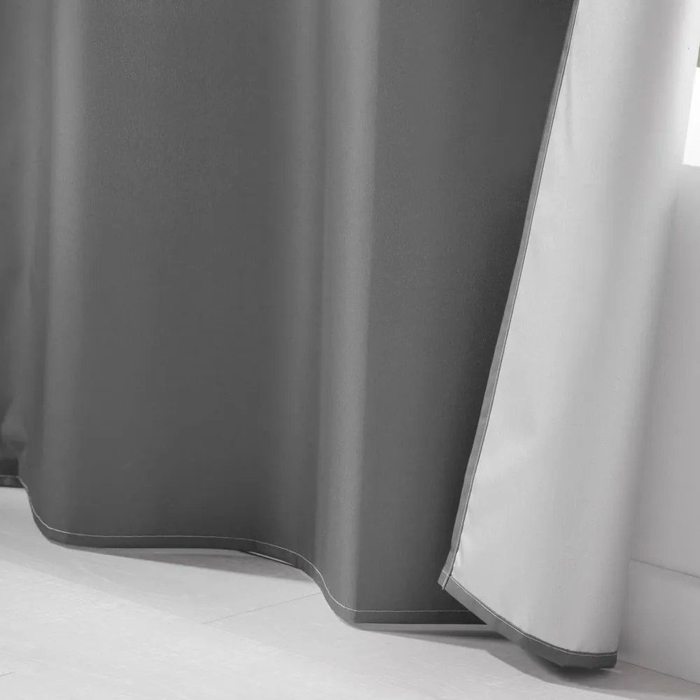 Antracitový termo záves 140x260 cm Icemount – douceur d'intérieur
