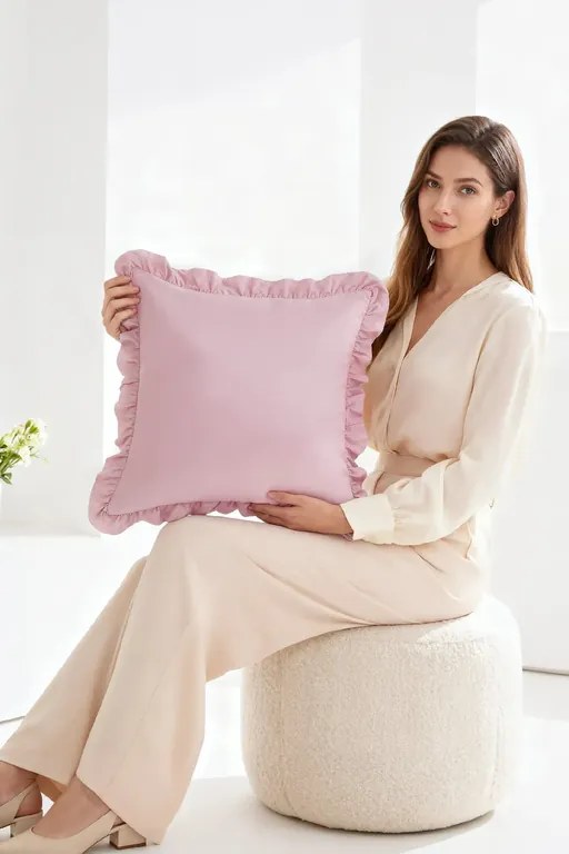Saténová obliečka na vankúš RUFFY PREMIUM púdrová Rozmer: 50x70 cm