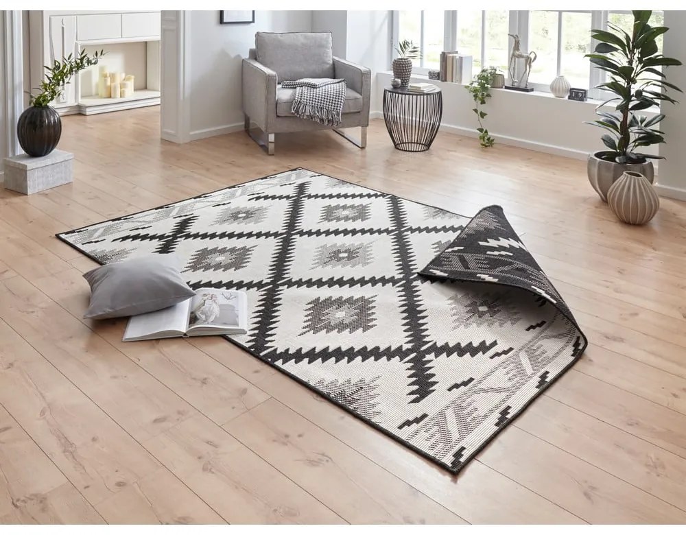 Čierno-krémový vonkajší koberec NORTHRUGS Malibu, 230 x 160 cm