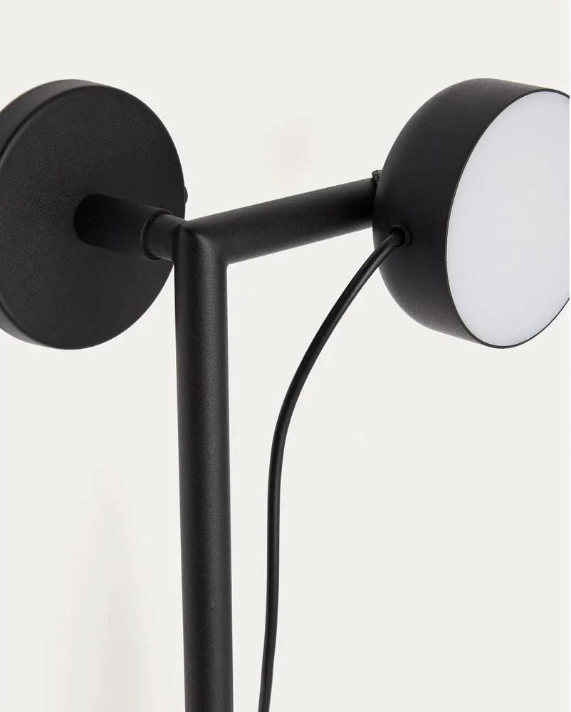 Čierne kovové LED stmievateľné nástenné svietidlo do zásuvky Orey – Kave Home