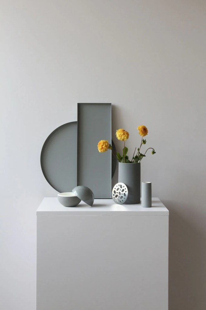 COOEE Design Kovová dekoratívna tácka Circle Grey 30 cm