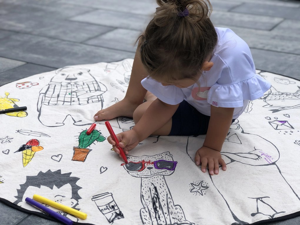 TRHÁK: KOBEREC - OMAĽOVÁNKY - Happy Friends, 130x130 (priemer) kruh, biela, detská izba, Butter Kings