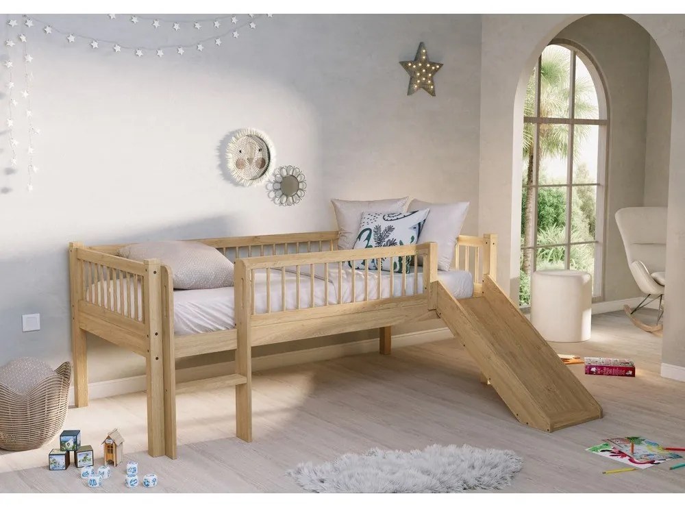 Vyvýšená detská posteľ z bukového dreva so šmykľavkou s roštom 90x200 cm v prírodnej farbe Forrest – Vipack