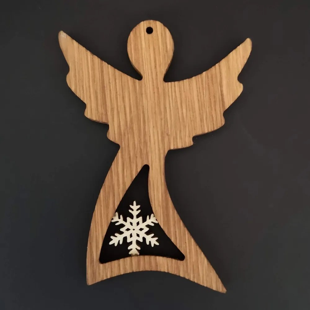 AMADEA Drevená ozdoba z masívu s vkladom - anjel s vločkou 12 cm