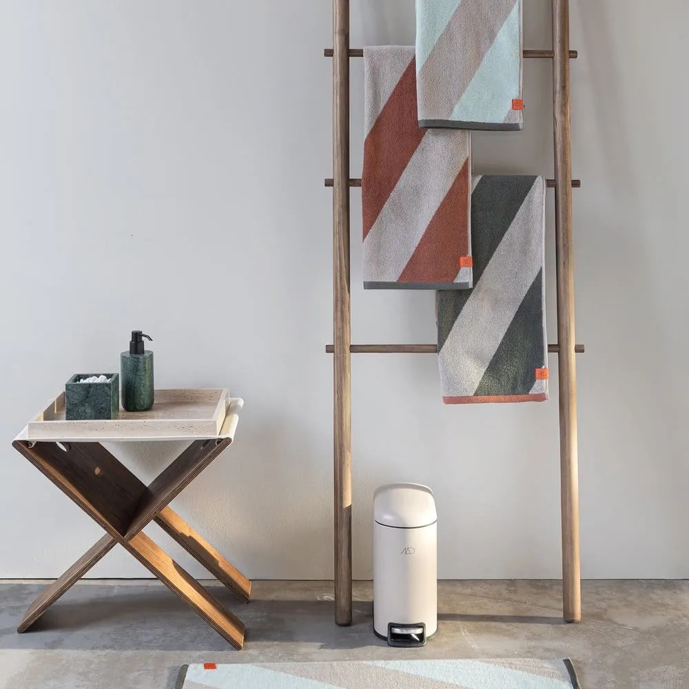 Kaki froté osuška z bio bavlny 70x133 cm Diagonal – Mette Ditmer Denmark