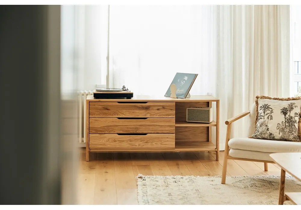 Nízka komoda z dubového dreva v prírodnej farbe 140x64 cm Twig – The Beds