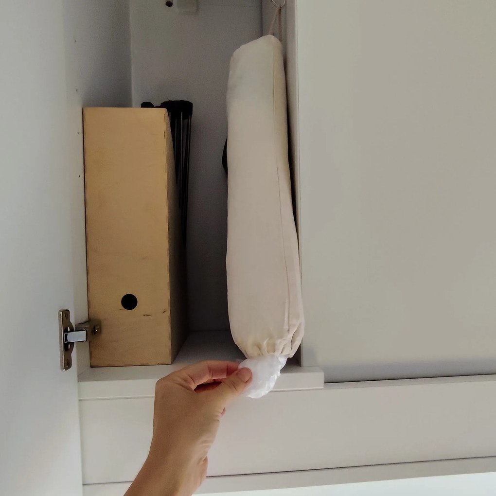 Vrecúško - organizér na plastové vrecká, režné s bodkou