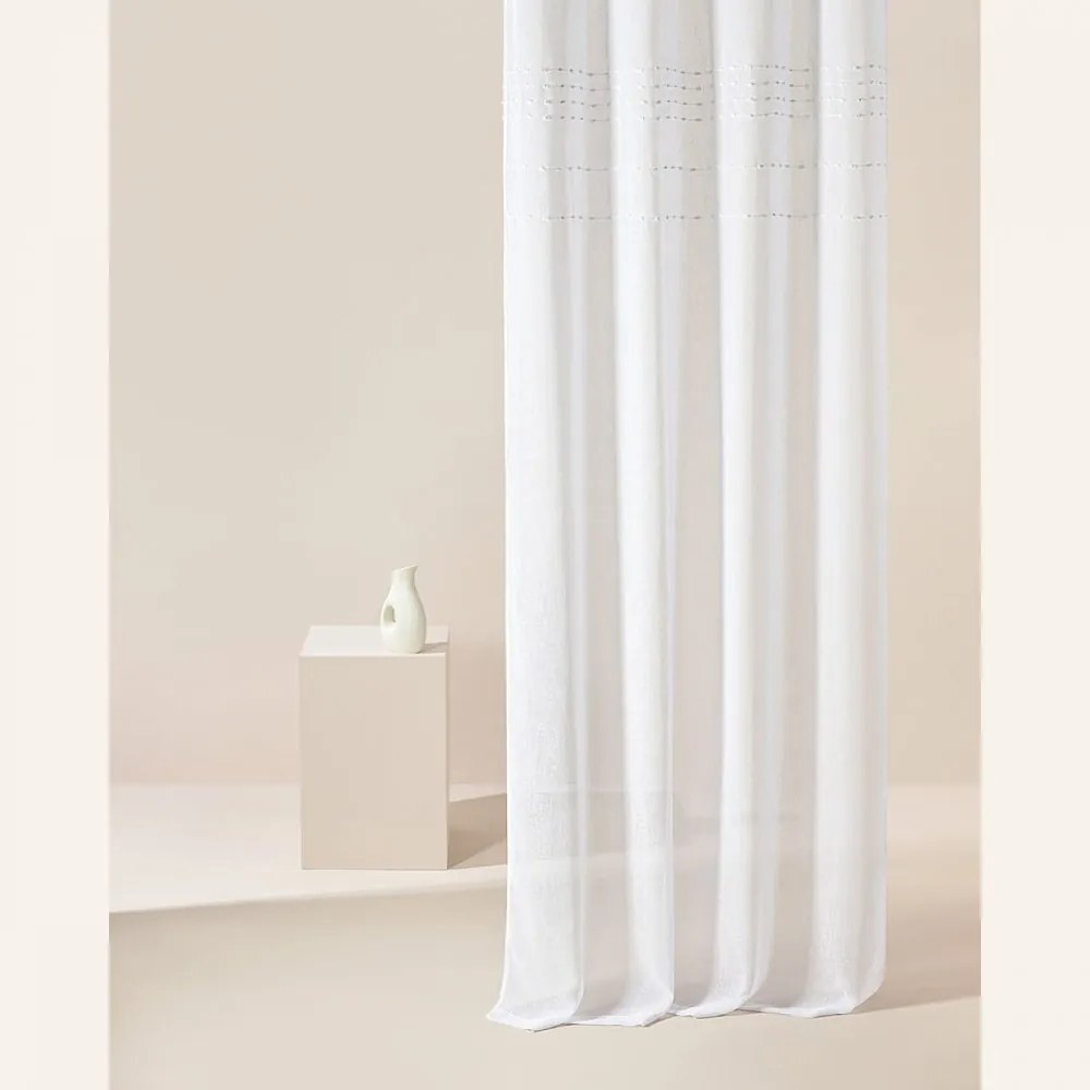 Kvalitná biela záclona Marisa so striebornými priechodkami 140 x 250 cm