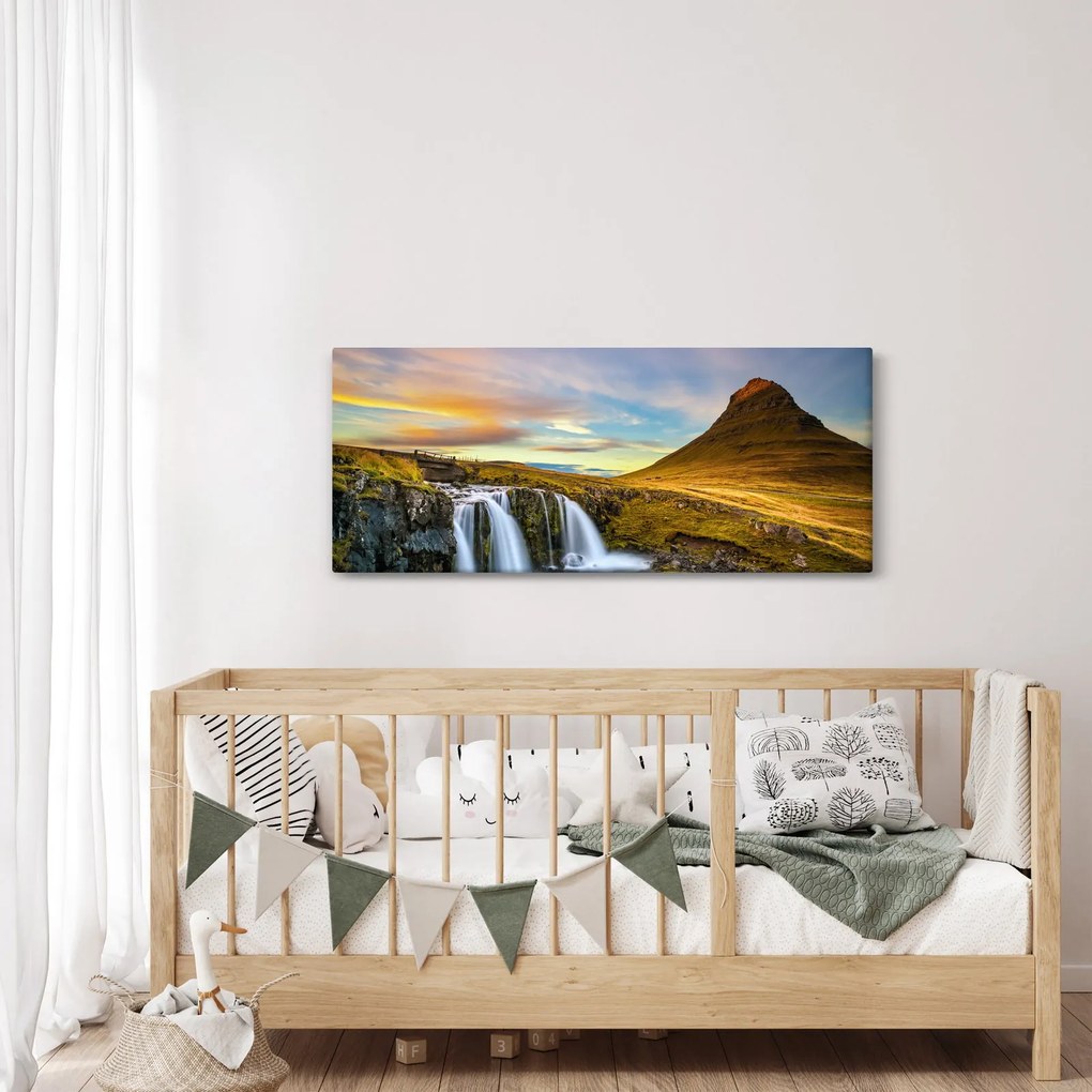 Obraz hory a vodopádov na Islande (120x50 cm)