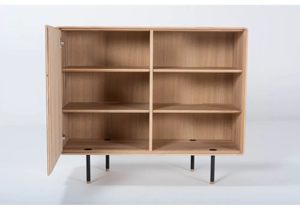 Nízka komoda z dubového dreva v čierno-prírodnej farbe 118x100 cm Fina – Gazzda