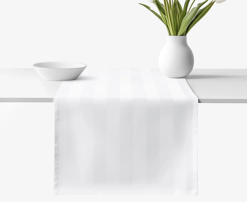 Goldea damaškový behúň na stôl - biele prúžky so saténovým leskom 20x120 cm