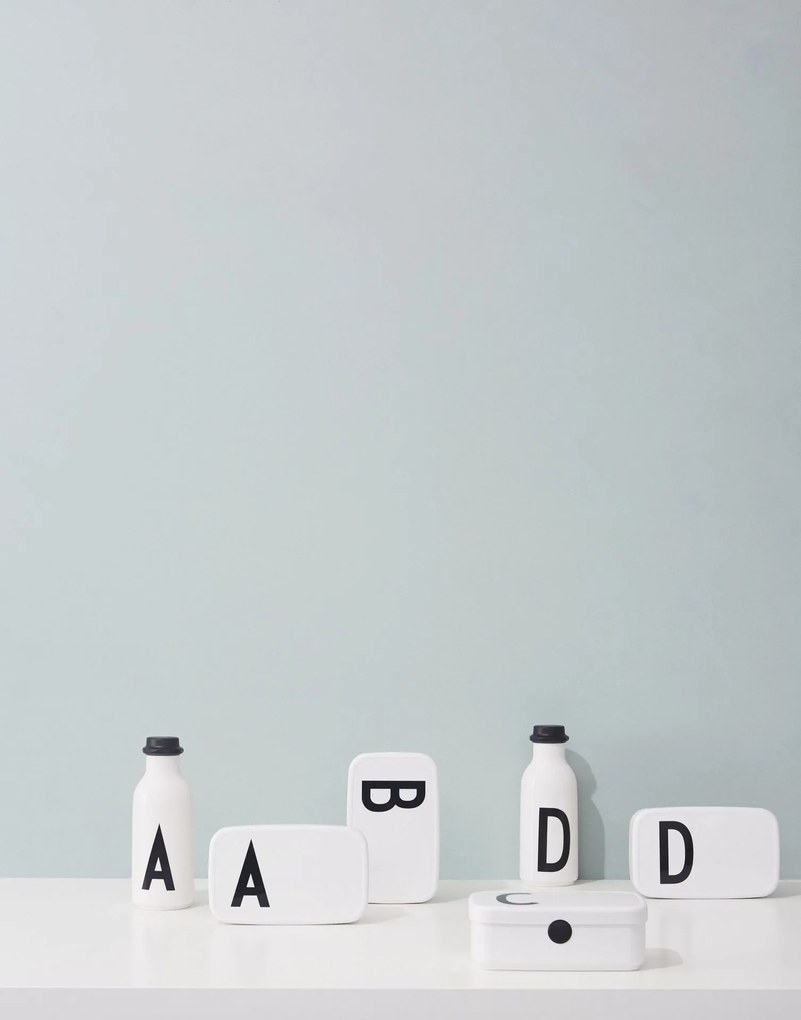 DESIGN LETTERS Fľaša na vodu Letters 500 ml F