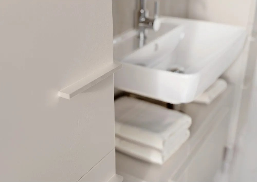 Krémová matná vysoká/úzka kúpeľňová skrinka 34x123 cm Laurino – Germania