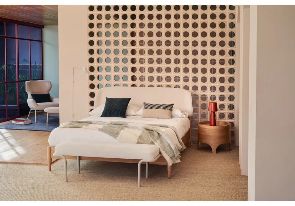 Dvojlôžková posteľ z jaseňového dreva s roštom v béžovo-prírodnej farbe 180x200 cm Octavia – Kave Home