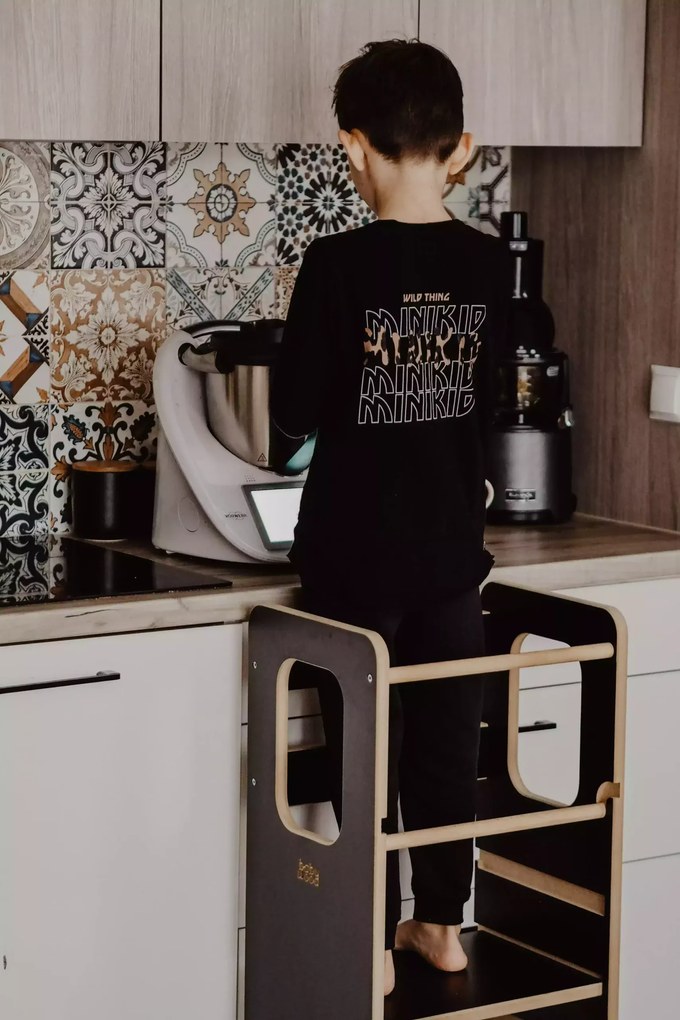 Učiaca veža Montessori pre deti čierna