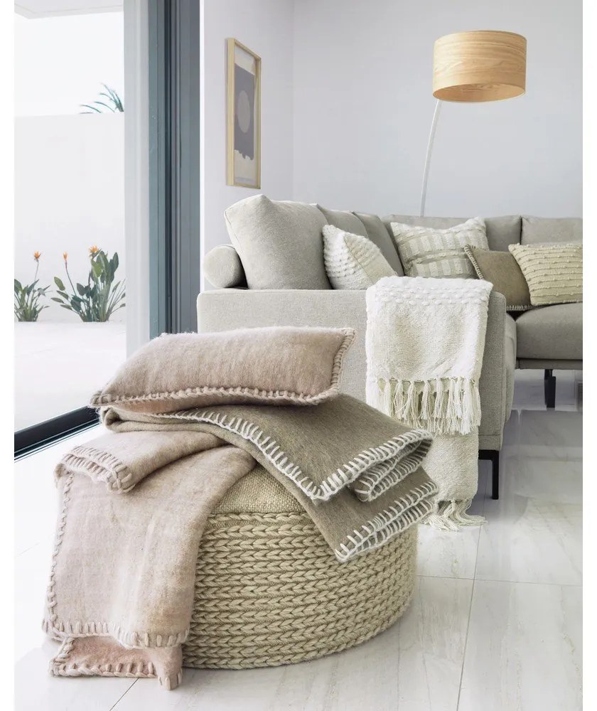 Obliečka na vankúš s prímesou vlny 30x50 cm Augustina – Kave Home